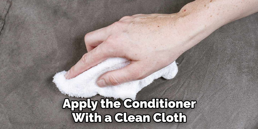 Apply the Conditioner With a Clean Cloth