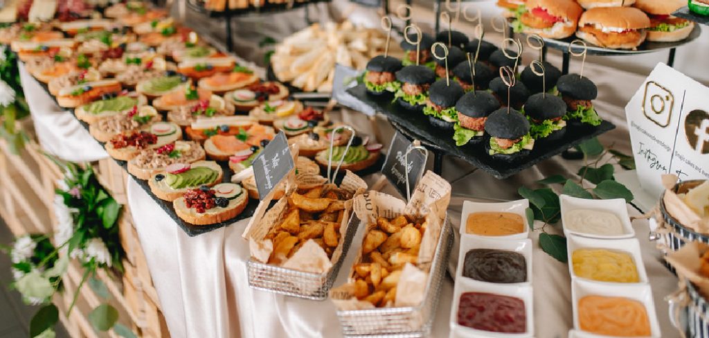 How to Decorate a Buffet Table