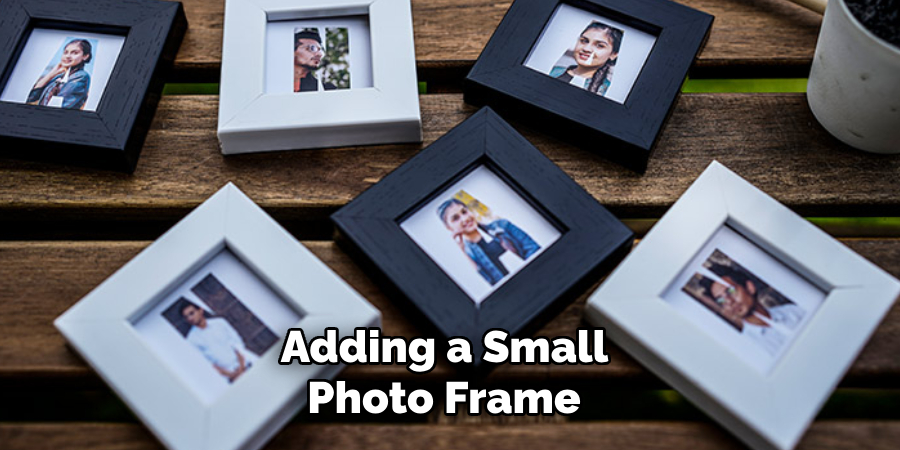 Adding a Small Photo Frame 