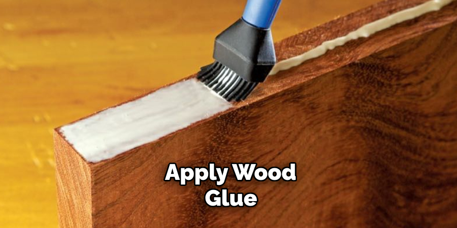  Apply Wood Glue