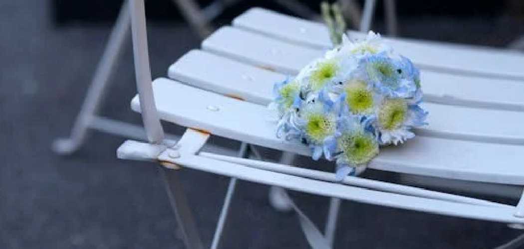 How to Decorate Folding Chairs for Wedding