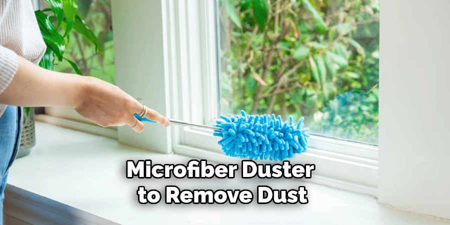 Microfiber Duster to Remove Dust