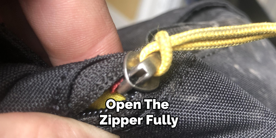 Open the Zipper Fully