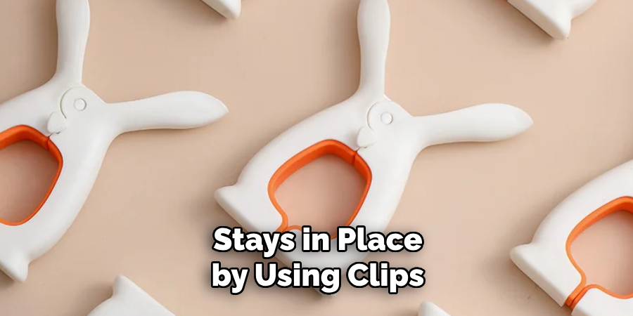 Stays in Place by Using Clips