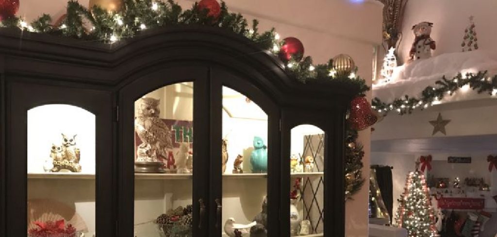 How to Decorate a China Cabinet for Christmas