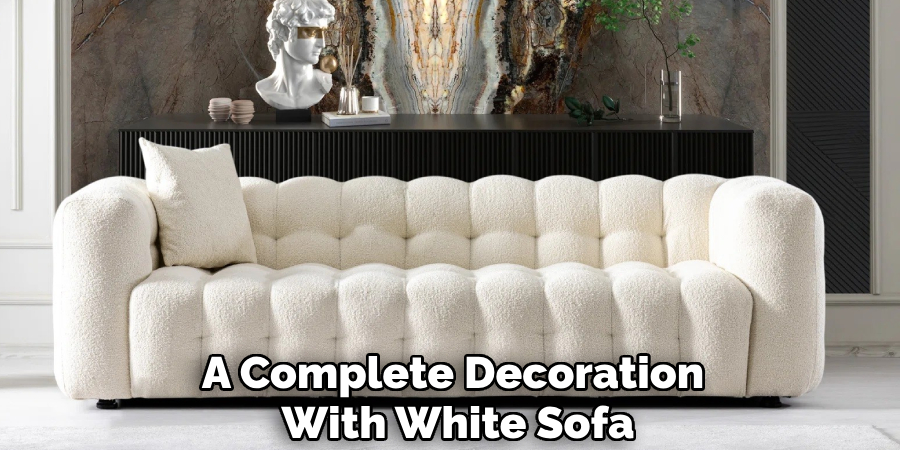 A Complete Decoration 
With White Sofa