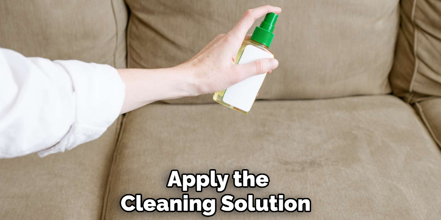 Apply the 
Cleaning Solution  
