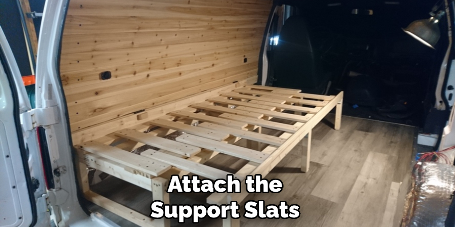 Attach the 
Support Slats 