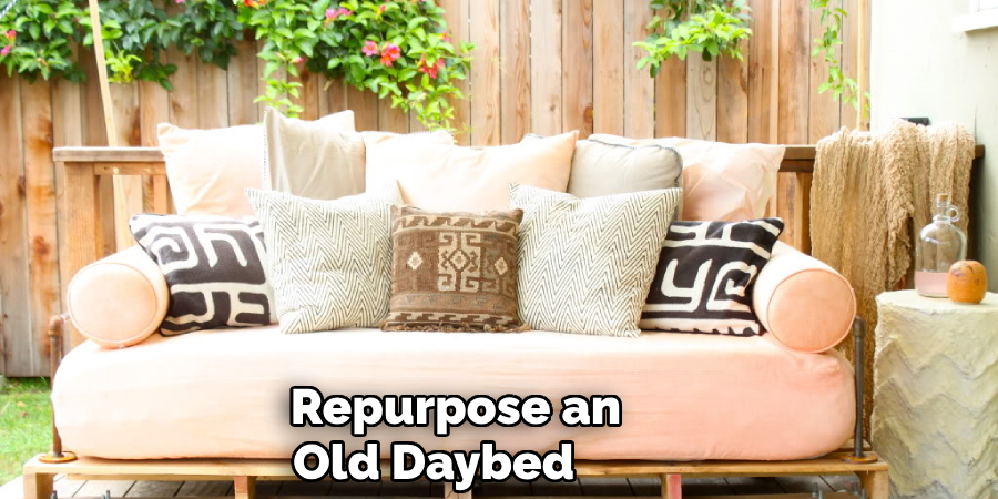 Repurpose an 
Old Daybed     