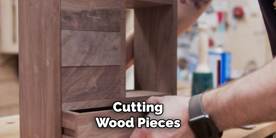 Cutting Wood Pieces