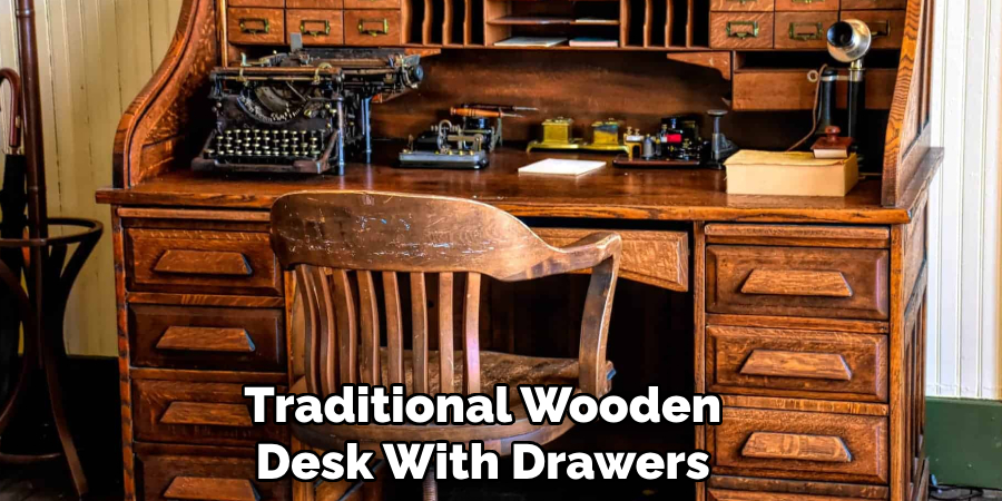 Traditional Wooden 
Desk With Drawers 