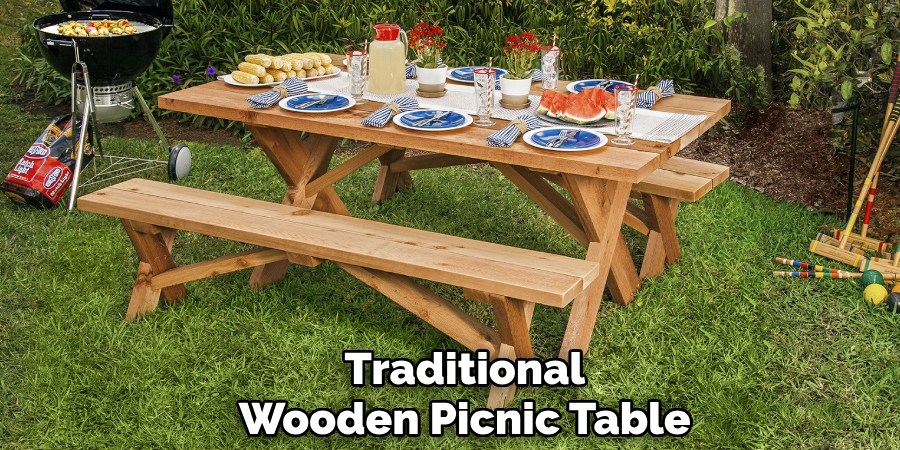 Traditional 
Wooden Picnic Table  