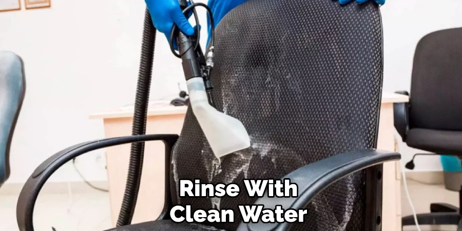 Rinse With 
Clean Water