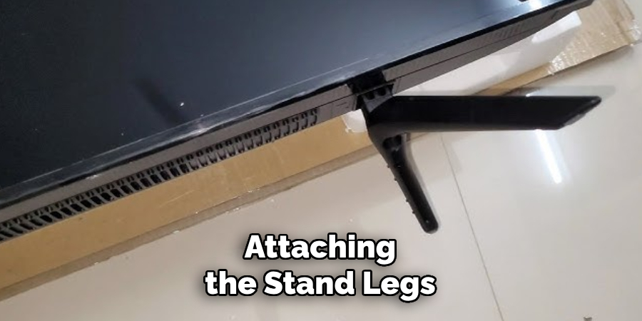 Attaching the Stand Legs