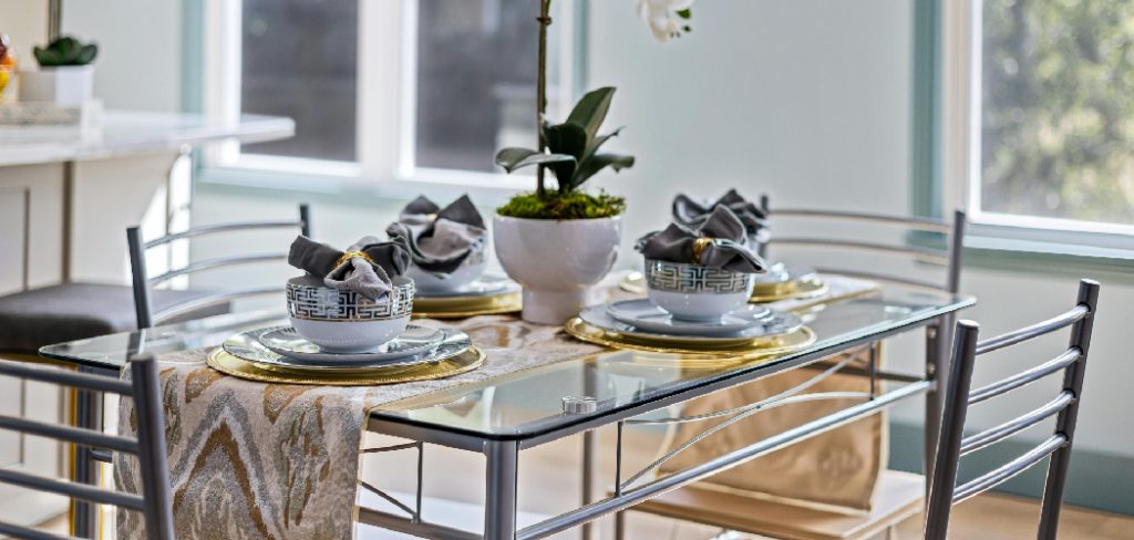 How to Decorate Dining Table
