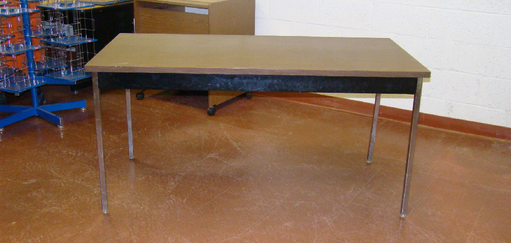 How to Refinish a Metal Table
