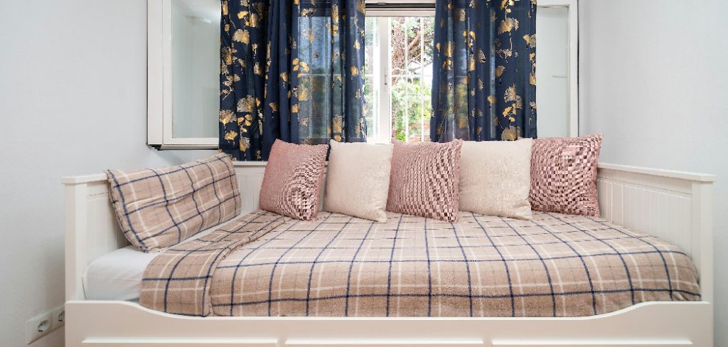 How to Style Daybed in Living Room