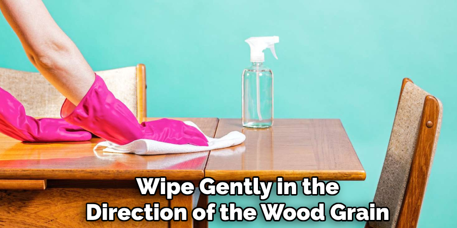 Wipe Gently in the
Direction of the Wood Grain
